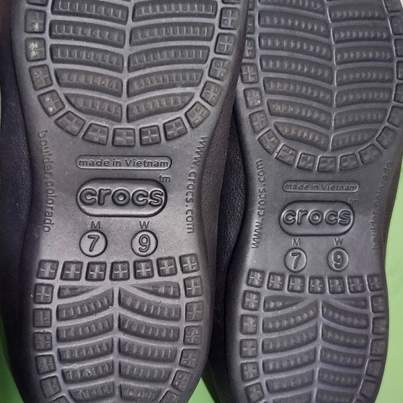 Crocs Flip Flops Size M7/W9 🌟Almost New🌟 - Picture 3 of 4